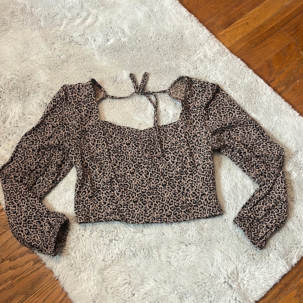 🦅 AE cheetah print top